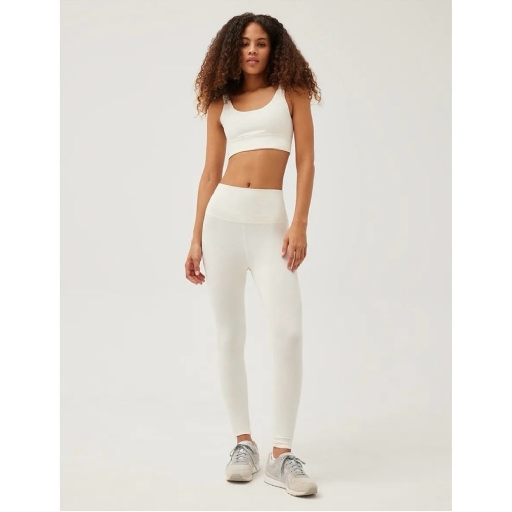 Outdoor Voices FreeForm 7/8 leggings in shade milk stone color